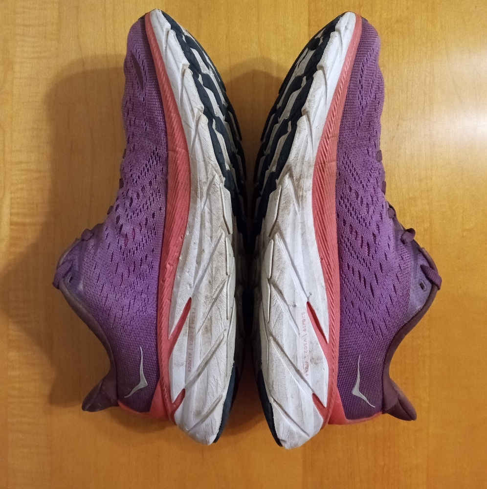Hoka One One Clifton 8 running shoes size 7B - Picture 2 of 5